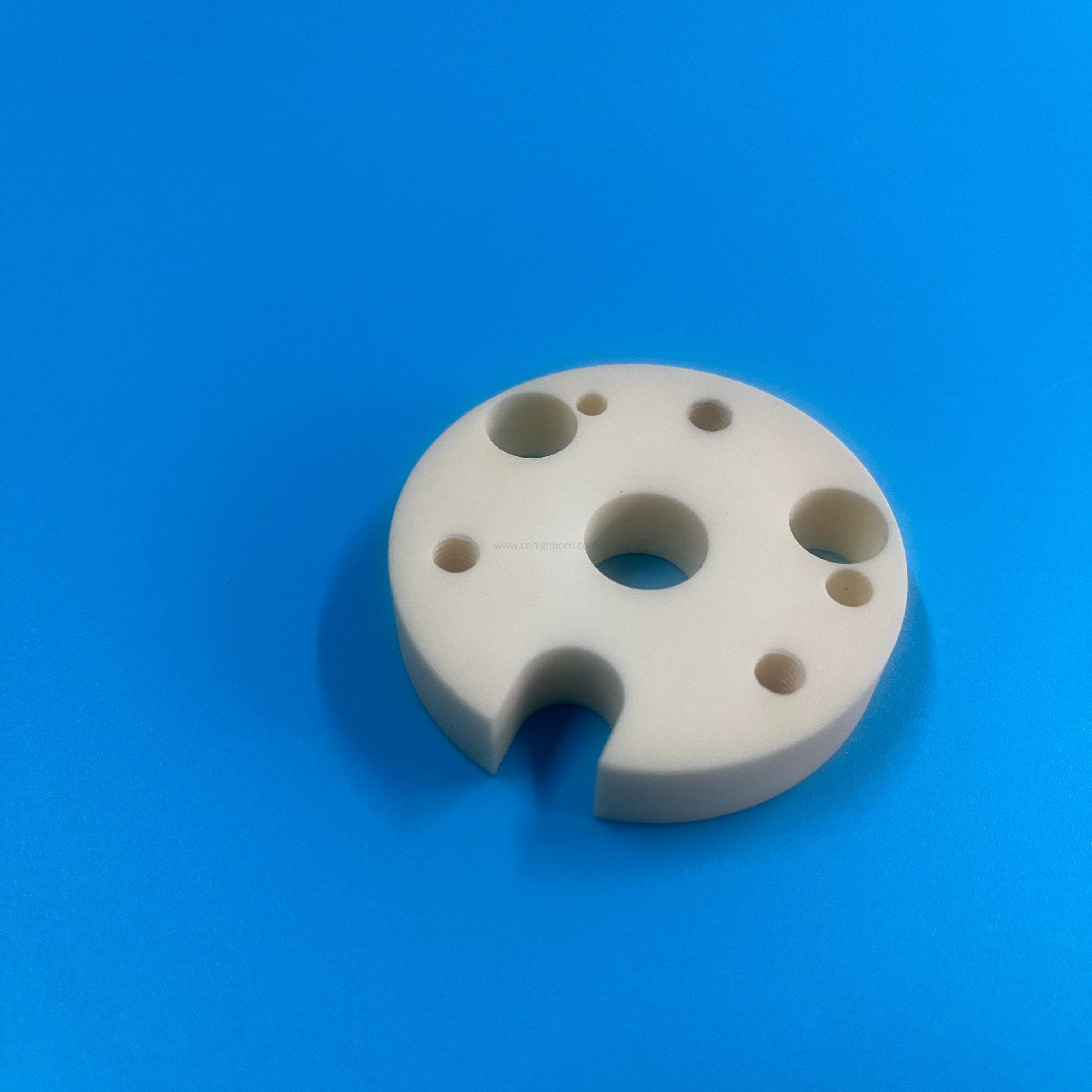 Dysk ceramiczny wykonany w 99% z tlenku glinu. Podkładka z tlenku glinu