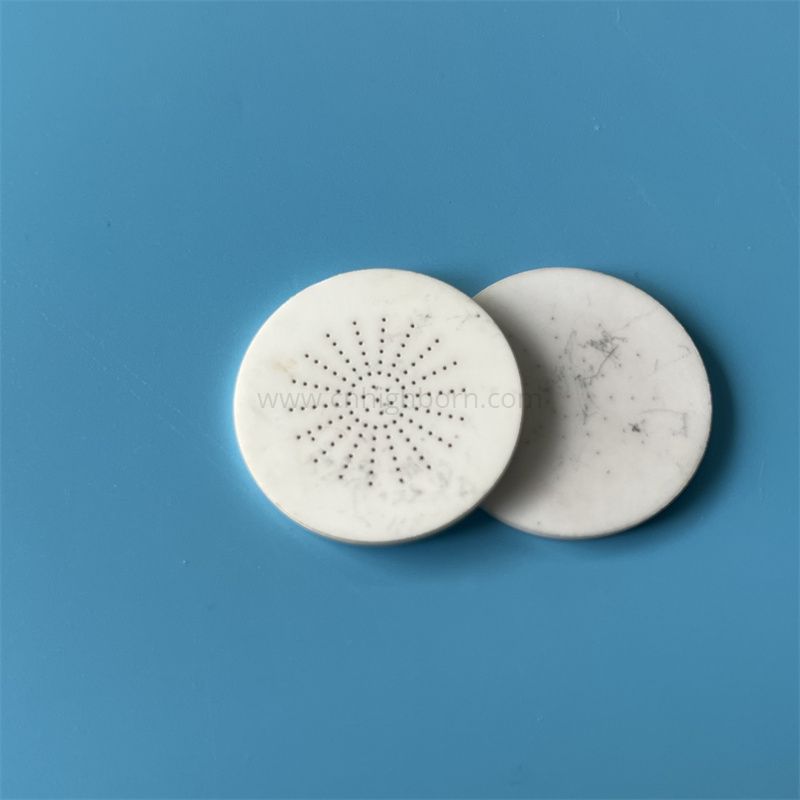 Płyta ceramiczna z tlenku glinu 95% Al2O3 z otworami