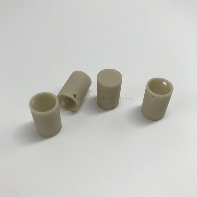 Cylindryczny tygiel ceramiczny o wysokiej przewodności cieplnej z azotku glinu (AlN).